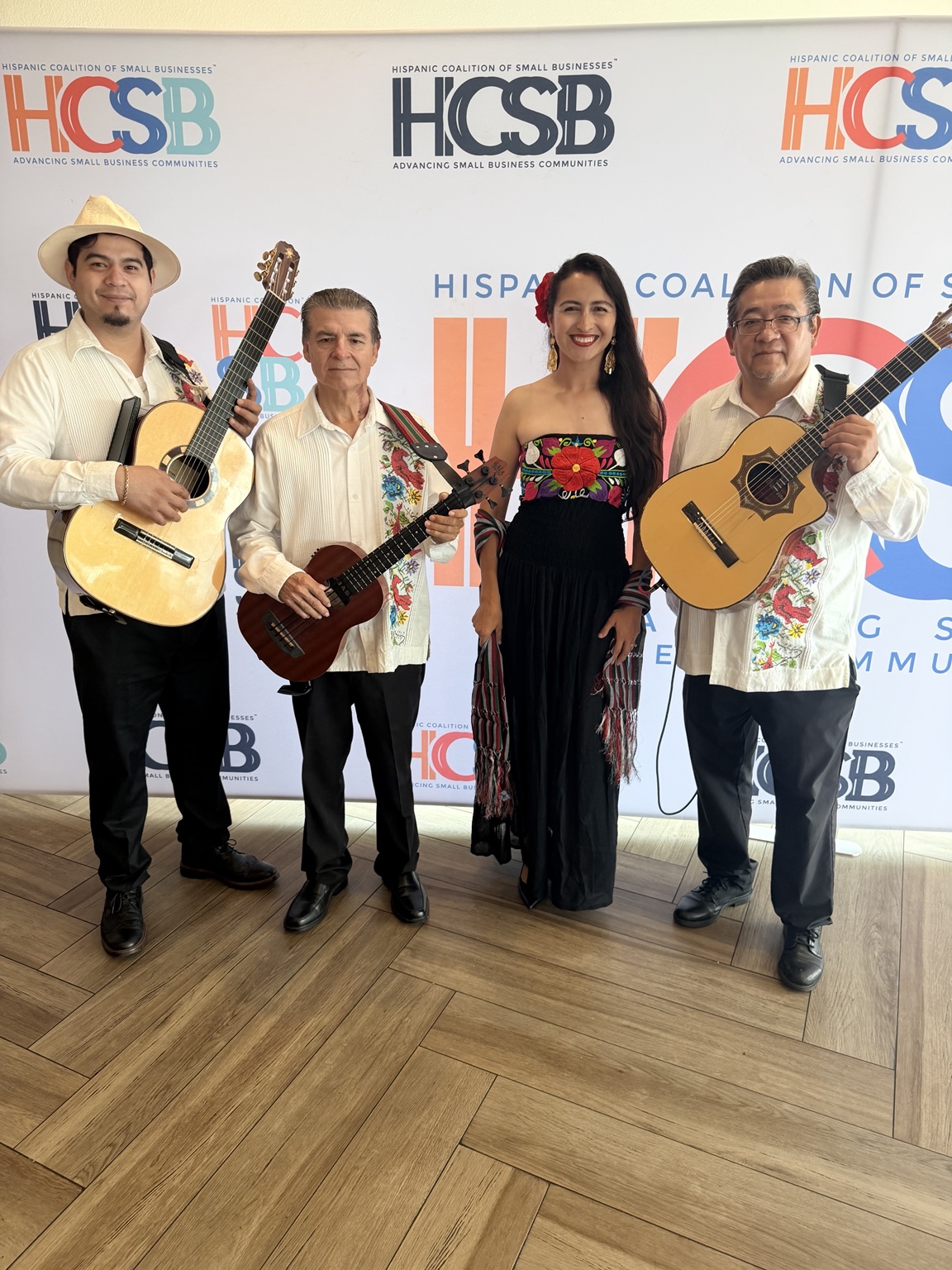 Trío Los Brillantes en una presentación especial
